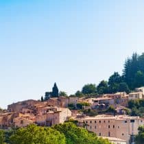 Camping Les Routes de Provence Panorama of Forcalquier town commune in the Alpes-de-Haute-Provence department in southeastern France